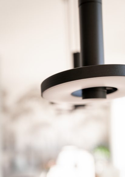 Tonone hanglamp detail interieurontwerp hoekhuis Rotterdam